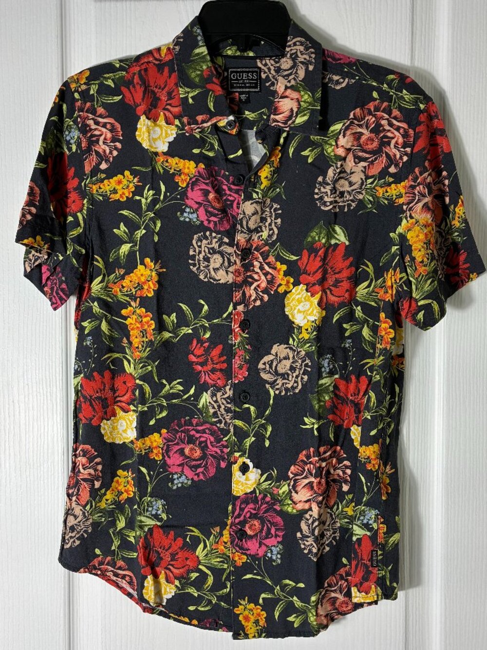 Guess men’s Retro Modern Tropical Bold Vacation Vintage Bloom Rich Vibrant Small